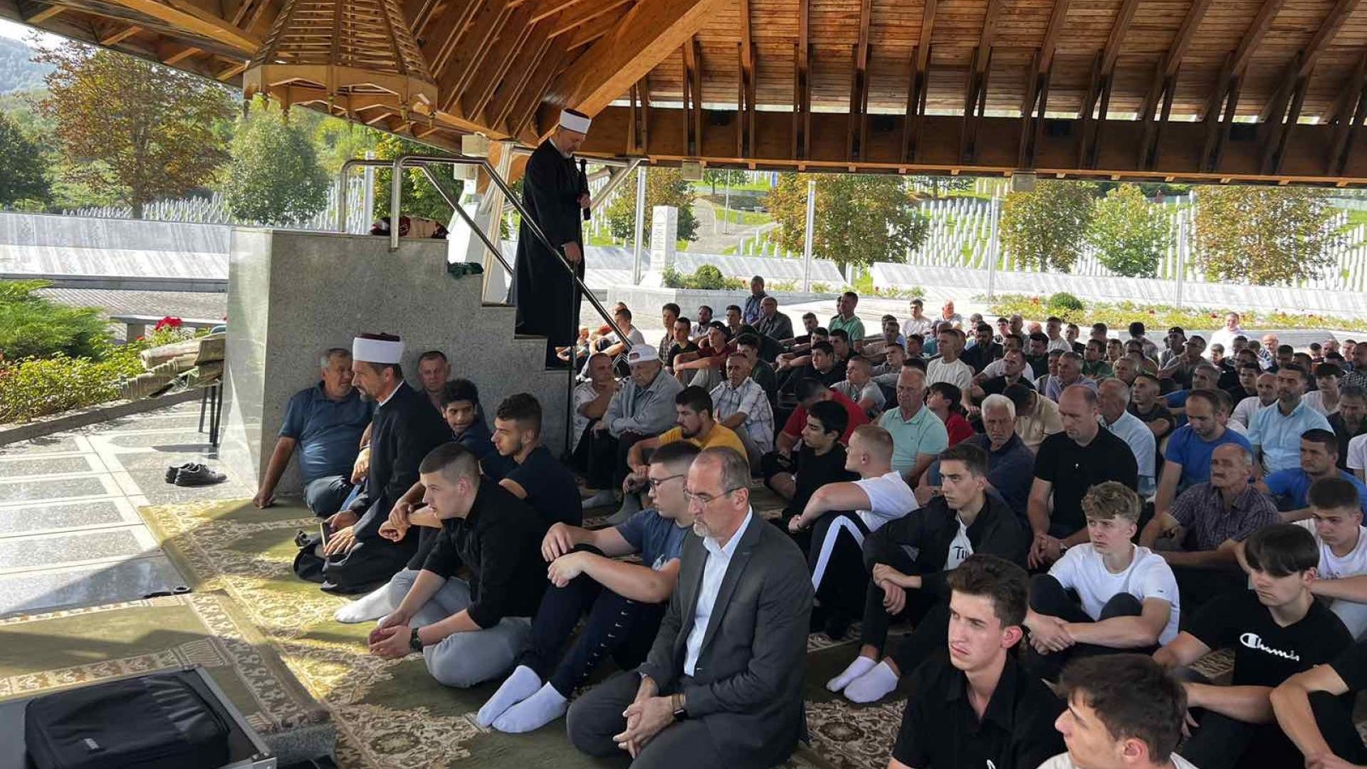 Muftija travnički predvodio džuma-namaz na musalli Memorijalnog centra u Potočarima