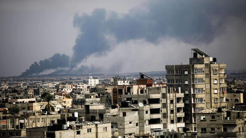 Izrael nastavlja bombardirati Gazu, nekoliko stotina poginulih na obje strane