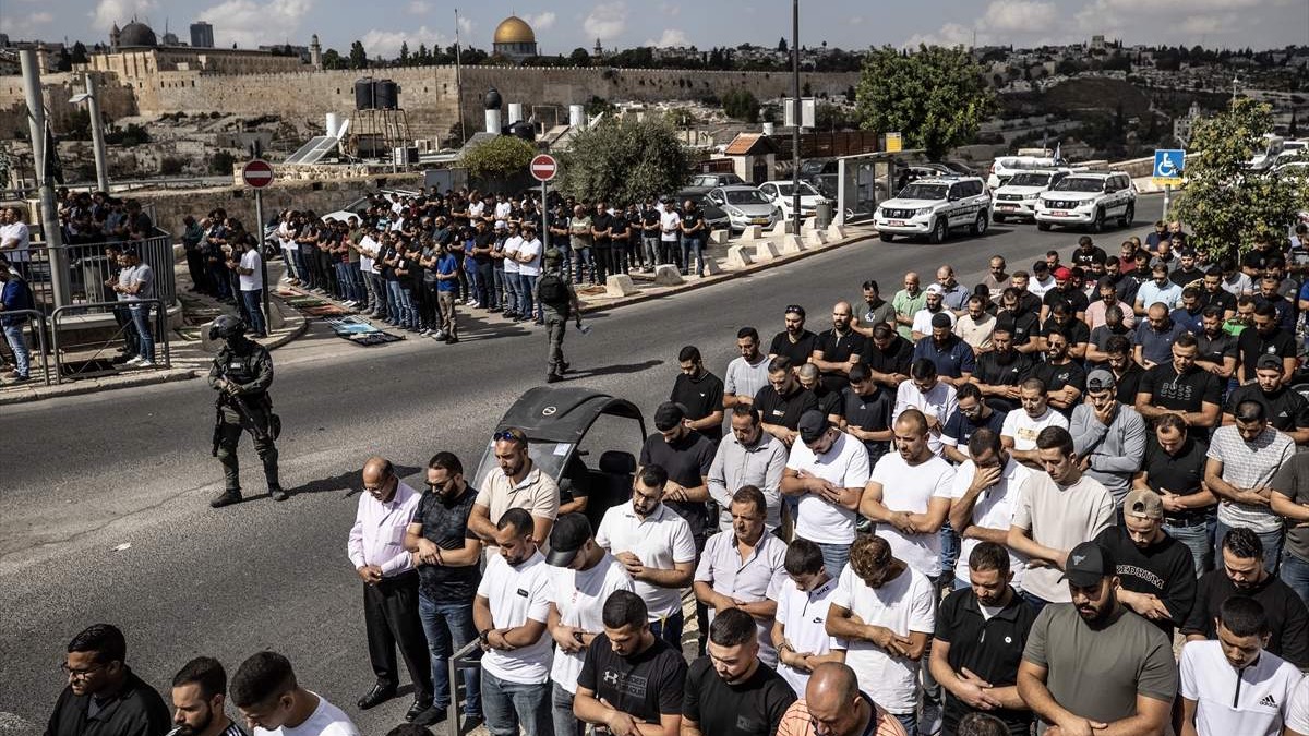 Zbog izraelskih ograničenja samo 5.000 Palestinaca klanjalo džuma-namaz u Al-Aksi