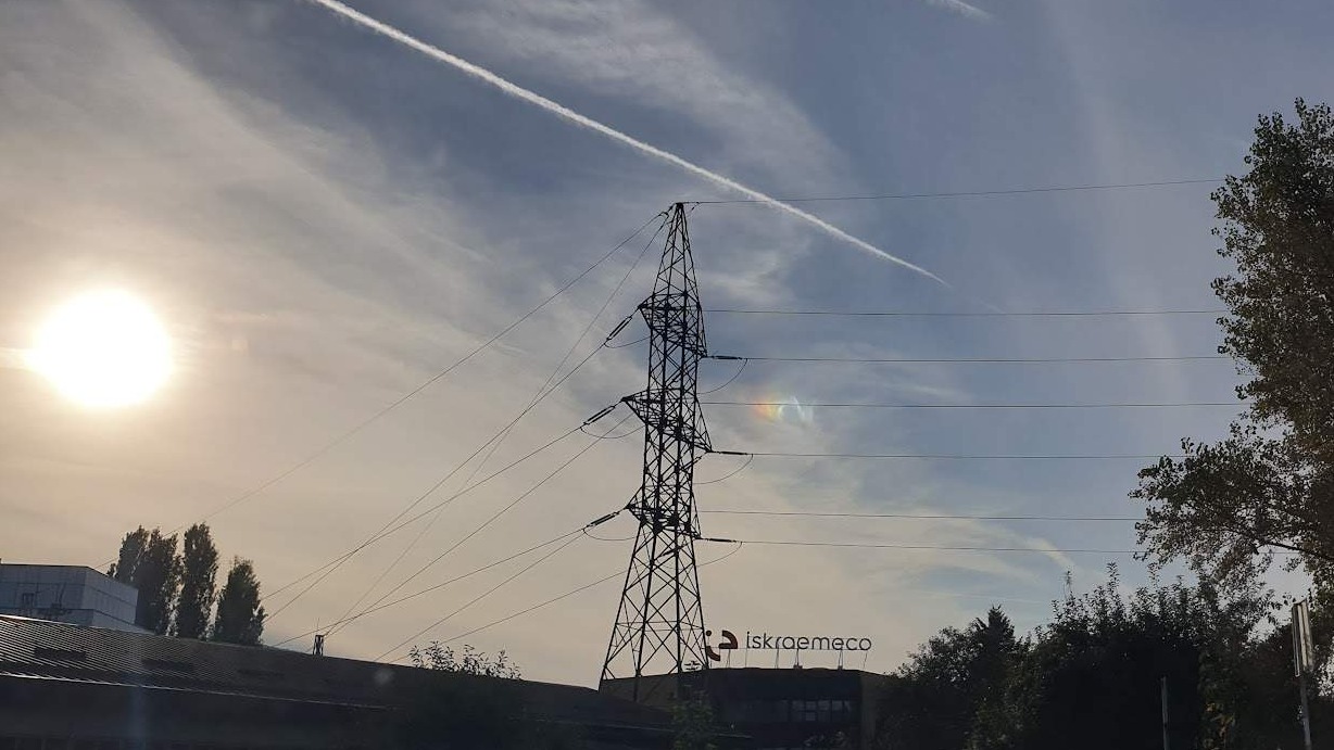 Od sinoć zimsko računanje vremena i periodi tzv. jeftinije i skuplje struje