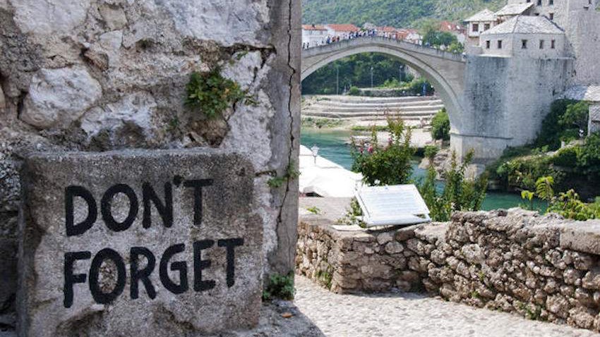 Grad Mostar i dalje ne obilježava godišnjicu rušenja Starog, istinu čuvaju đaci i studenti