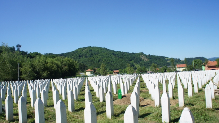 Historija pisana bijelim nišanima u Potočarima