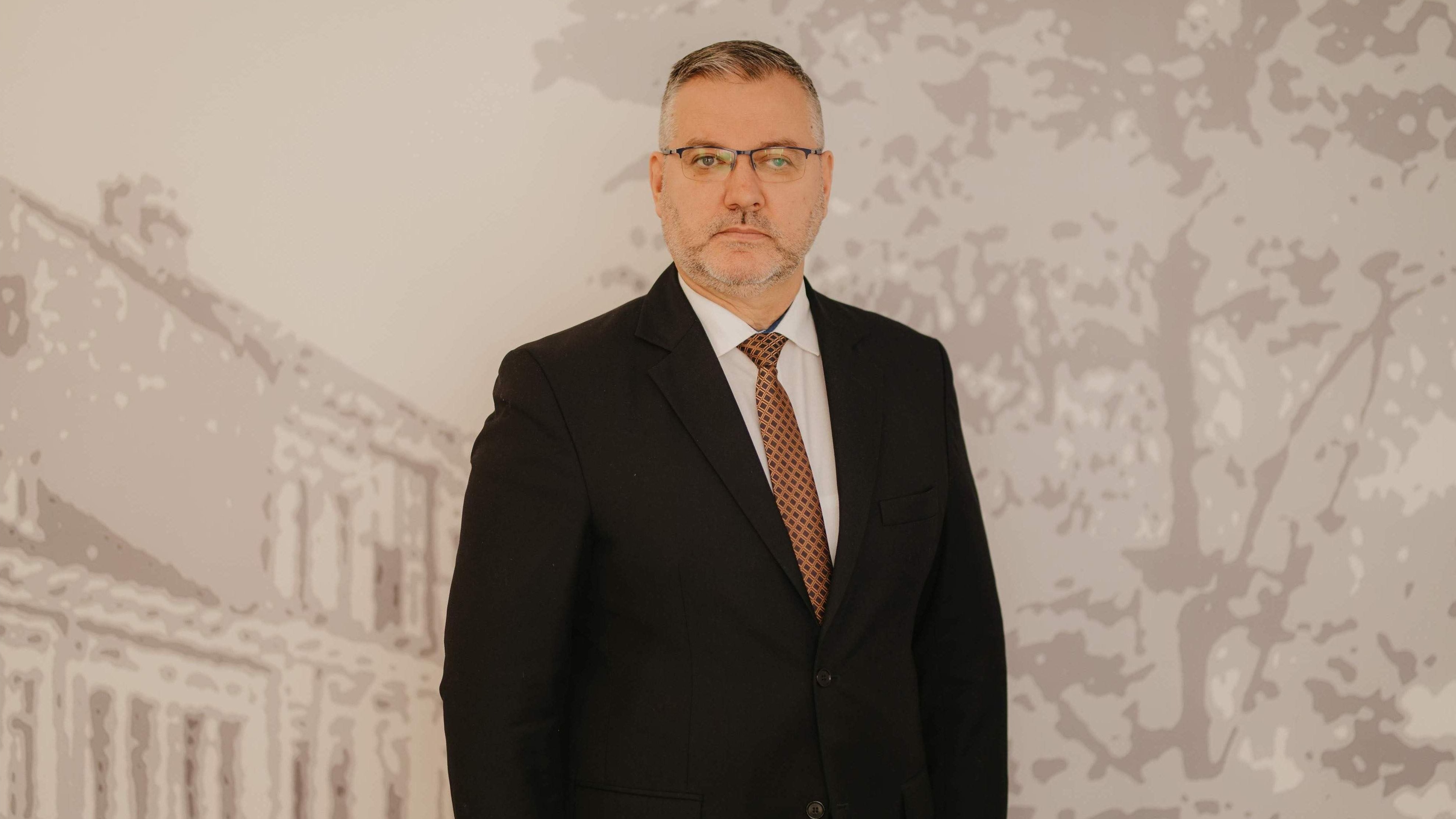 Prof. dr. Amir Karić: Vještačko proizvođenje dilema