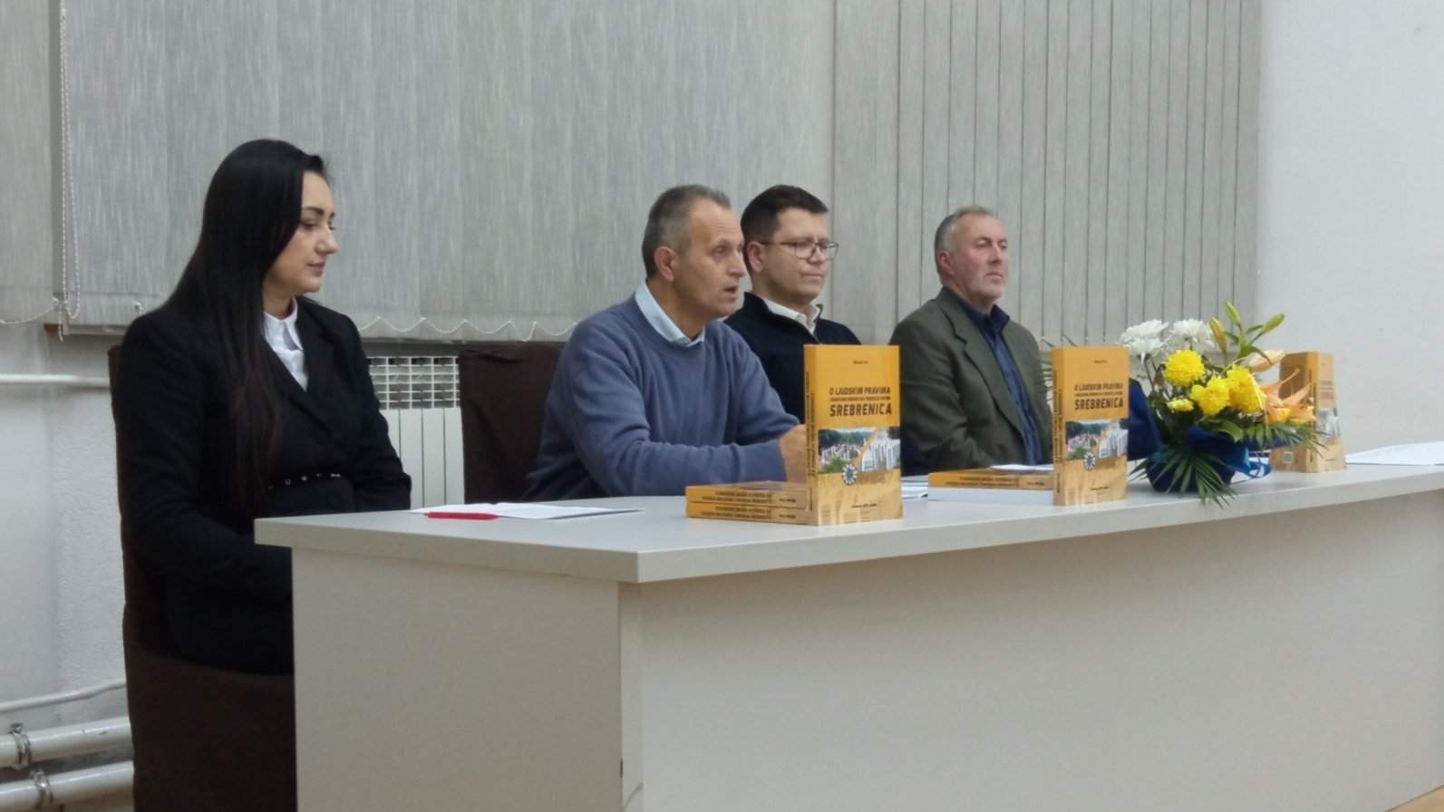 U Lukavcu predstavljena knjiga "O ljudskim pravima i njihovom kršenju na području općine Srebrenica"