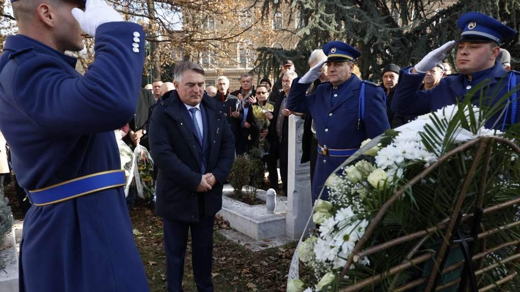 Komšić položio cvijeće povodom obilježavanja 31. godišnjice 1. Slavne-Viteške brigade