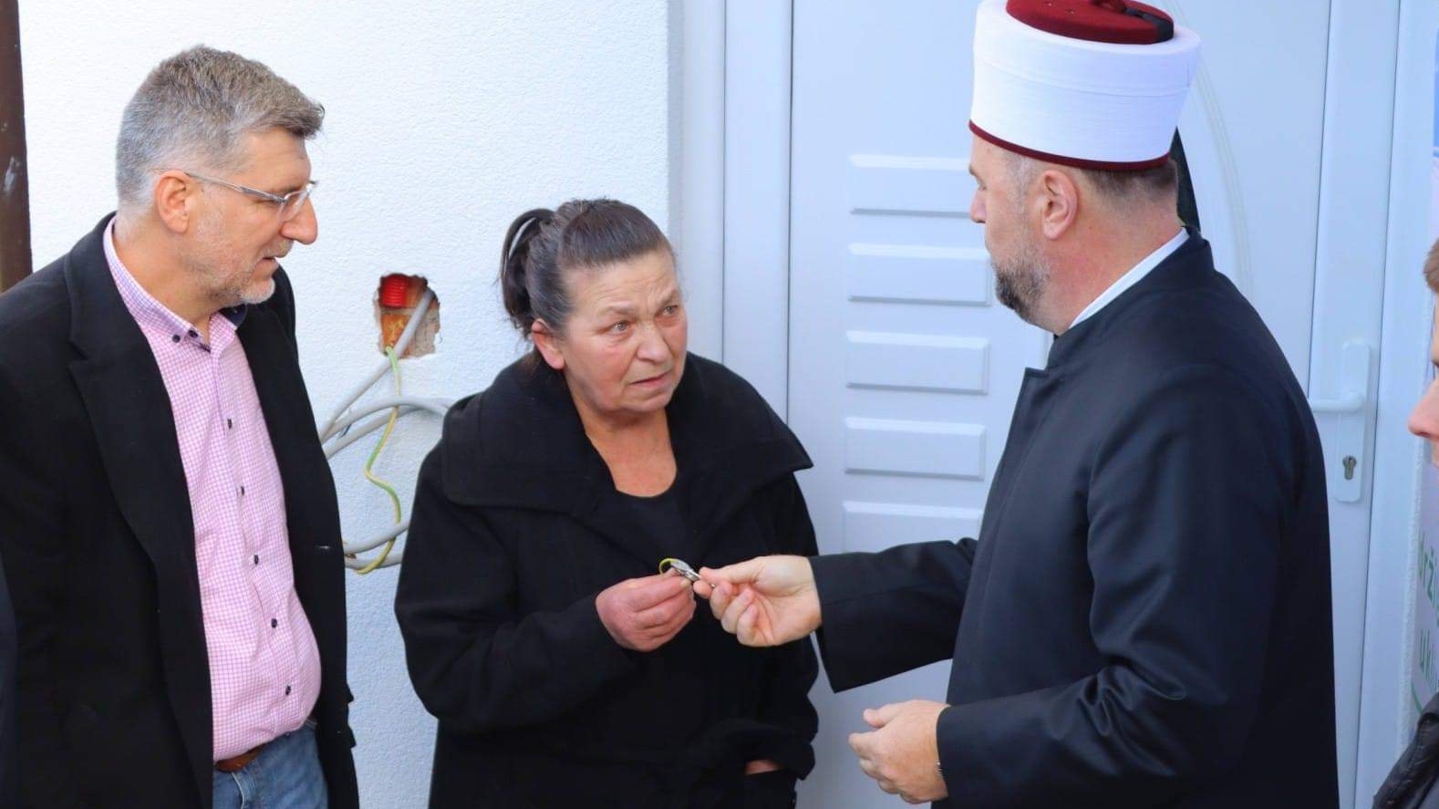 Muftija zenički uručio ključeve novoizgrađene kuće za porodicu Salkić