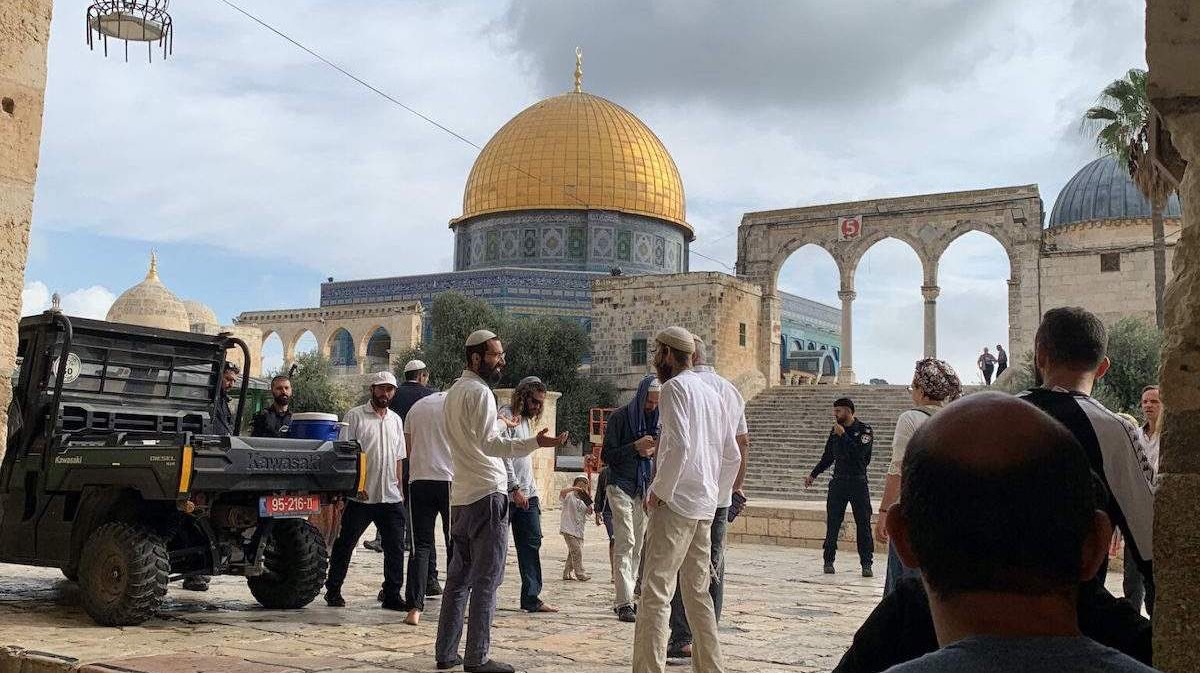 Izraelska policija suzavcem i vodenim topovima Palestincima spriječila pristup džamiji Al-Aksa