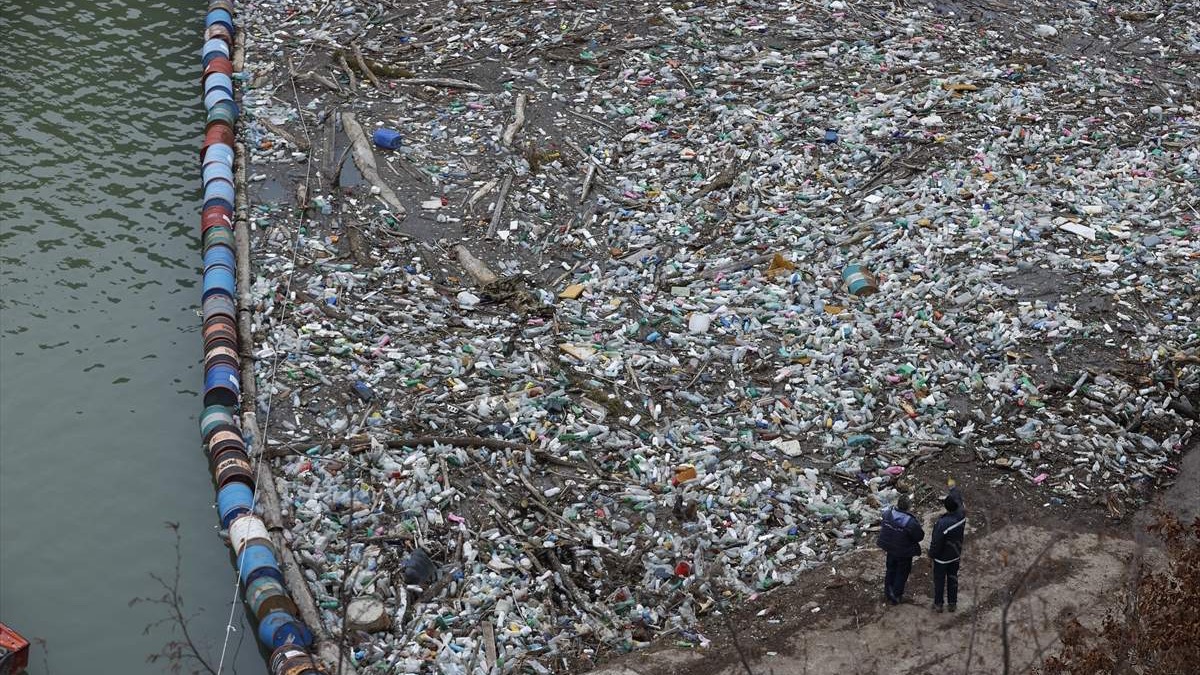 Ekološka katastrofa u Višegradu: Drina prekrivena hiljadama tona smeća