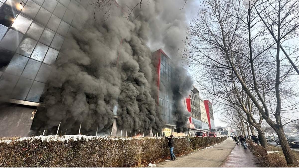 Veliki požar na sarajevskoj pijaci Heco