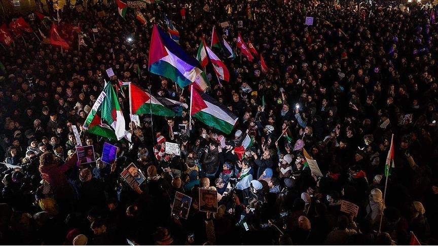 Masovni skupovi u Parizu: Okupljeni osudili ksenofobiju i pružili podršku Palestini