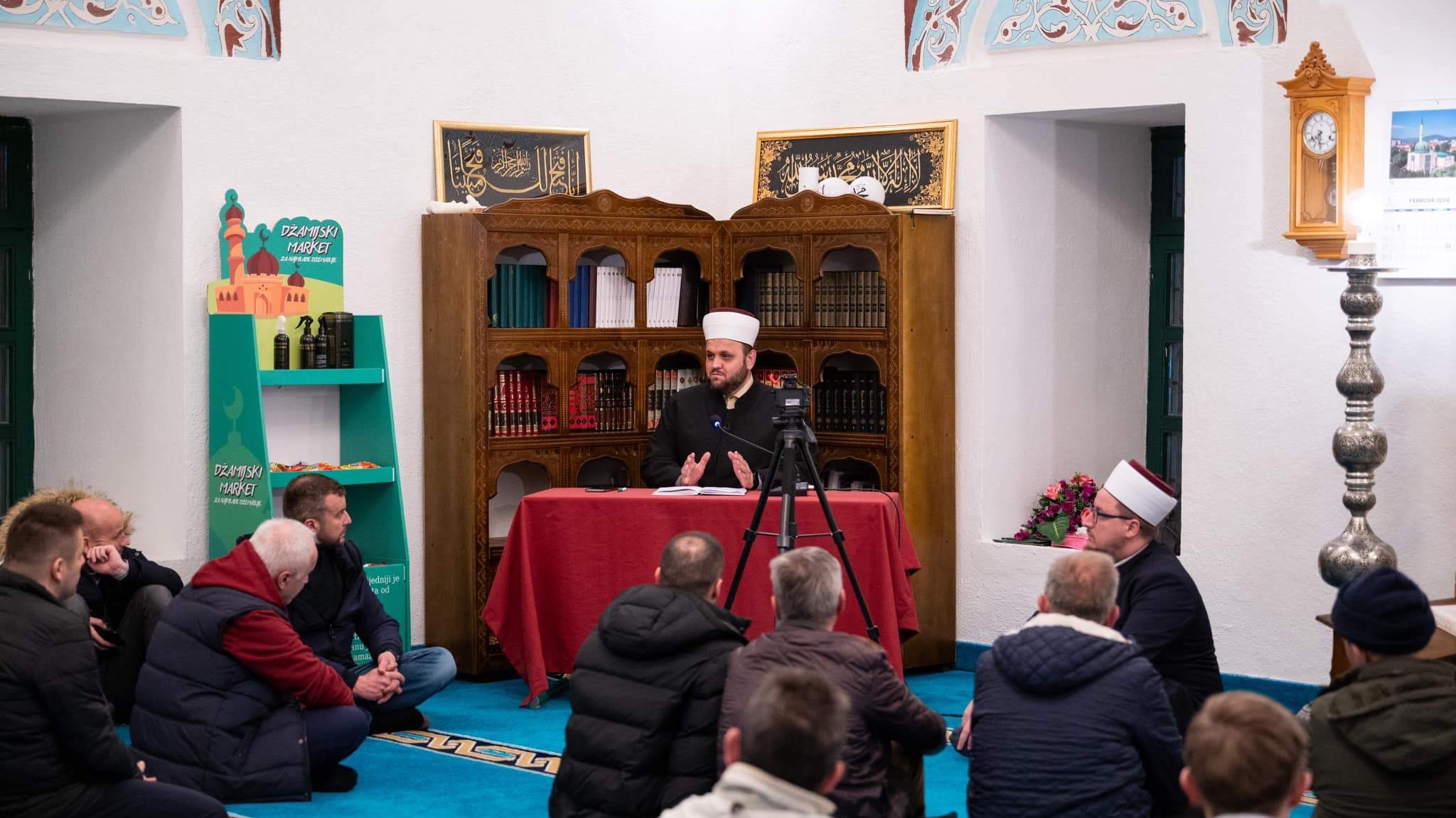 Glavni mostarski imam održao predavanja u džamiji HadžiAhmet-age Dukatara u Livnu