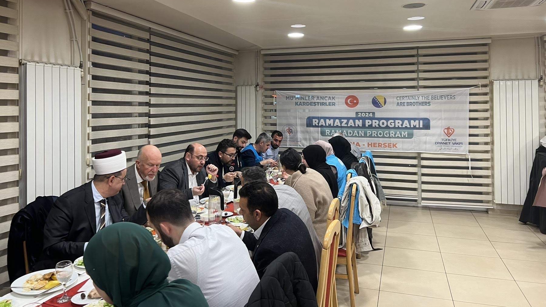 Olovo: Organiziran iftar za brojne zvanice