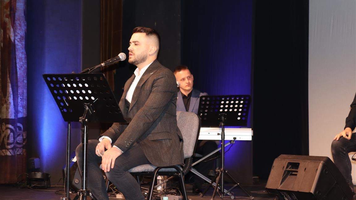 Ramazan u Mostaru: Ibrahim Bilčević održao ramazanski koncert u prepunoj sali Narodnog pozorišta