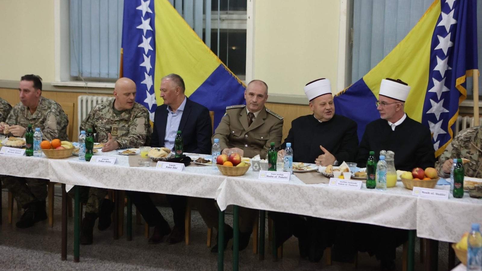 Kasarna Dubrave: Održan tradicionalni iftar sa pripadnicima Oružanih snaga Bosne i Hercegovine