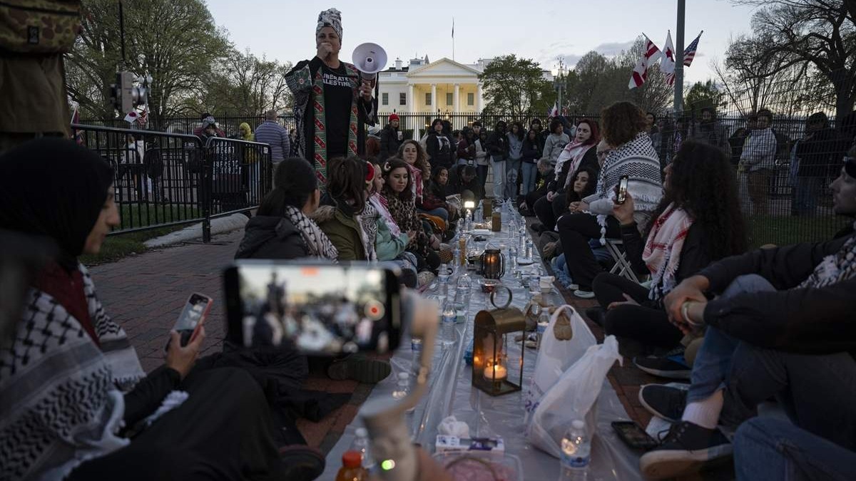 Američki muslimani organizovali iftar ispred Bijele kuće u znak solidarnosti sa Gazom