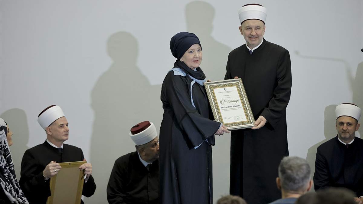Prof. dr. Zehri Alispahić uručeno priznanje muftije sarajevskog 