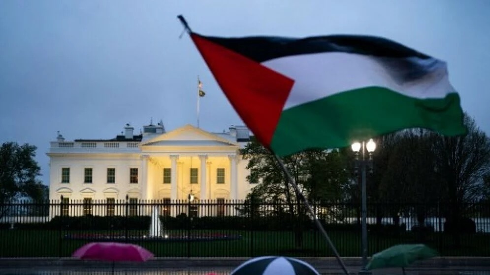 Palestinske pristalice protestirali na večeri Udruženja dopisnika Bijele kuće: “Novinari pišite o genocidu!”