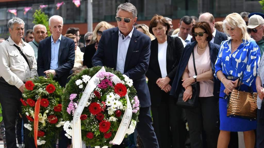 Polaganjem cvijeća obilježan Dan sjećanja na 1.601 ubijeno dijete opkoljenog Sarajeva