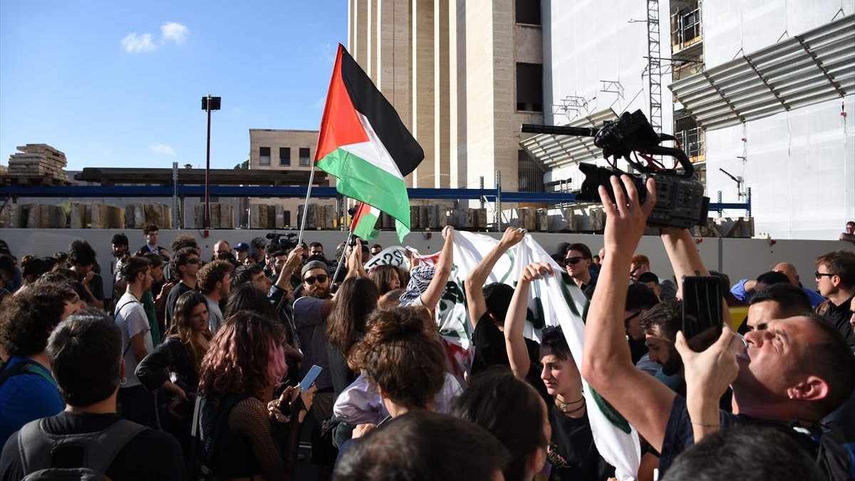 Studenti u Rimu u blizini predsjednika Mattarelle uzvikivali "Slobodna Palestina"