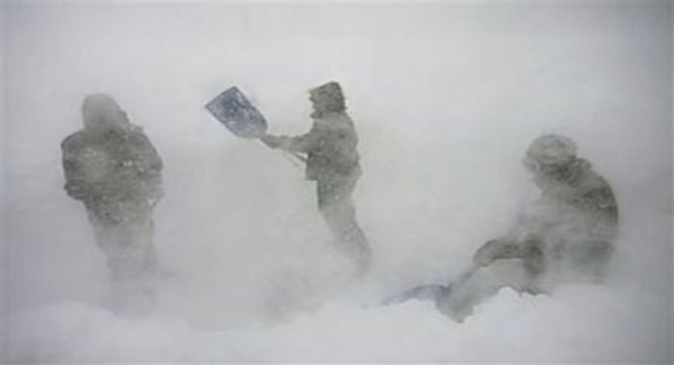 Zbog snježne mećave 15.000 vozača zarobljeno u Alpama