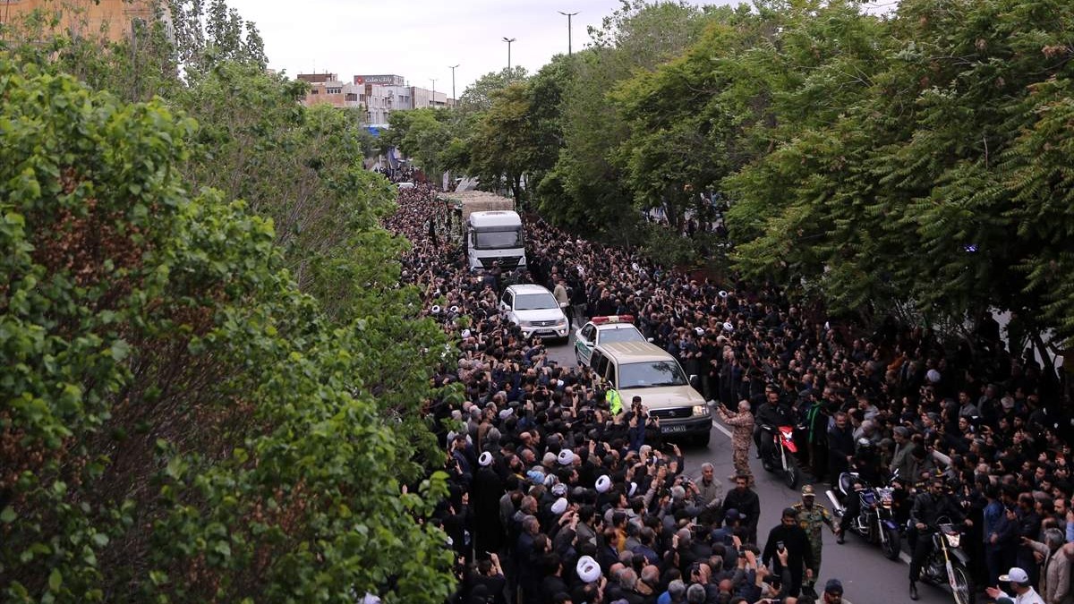 Desetine hiljada ljudi prisustvuju ispraćaju Raisija i Abdollahiana u iranskom Tabrizu