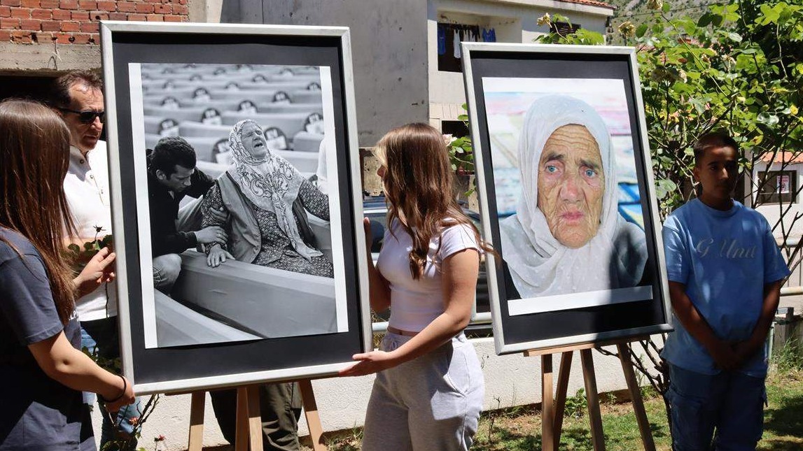 Izložbom fotografija "Kad majčina suza kane" Centar za kulturu Grada Mostara izrazio saosjećanje i podršku žrtvama genocida