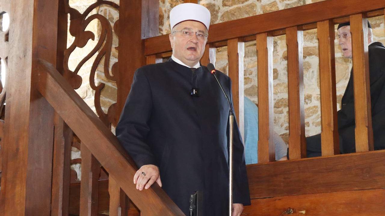 Muftija Hasanović održao hutbu u Sultan Ahmedovoj džamiji u Zenici