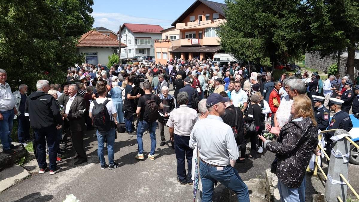 Obilježen Dan bijelih traka u Prijedoru: Predstavnici vlasti još jednom pozvani da dozvole izgradnju spomenika ubijenoj djeci