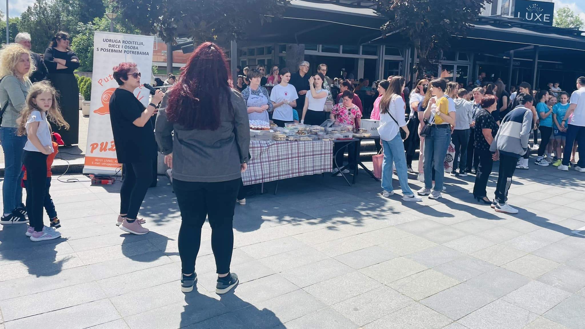 Odjel za brak i porodicu MIZ Livno: Humanitarni projekat na gradskom trgu u Livnu 