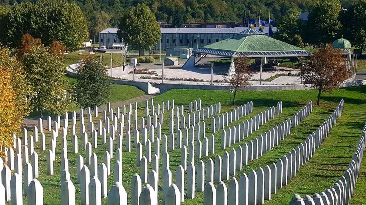 Džuma-namaz na musalli u Potočarima