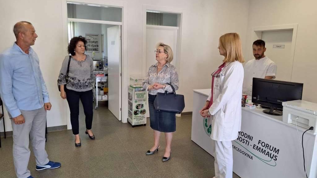 Bećirović posjetila ustanove EMMAUS-a u Srebrenici - Ministarstvo zdravstva i Vlada TK na raspolaganju za saradnju