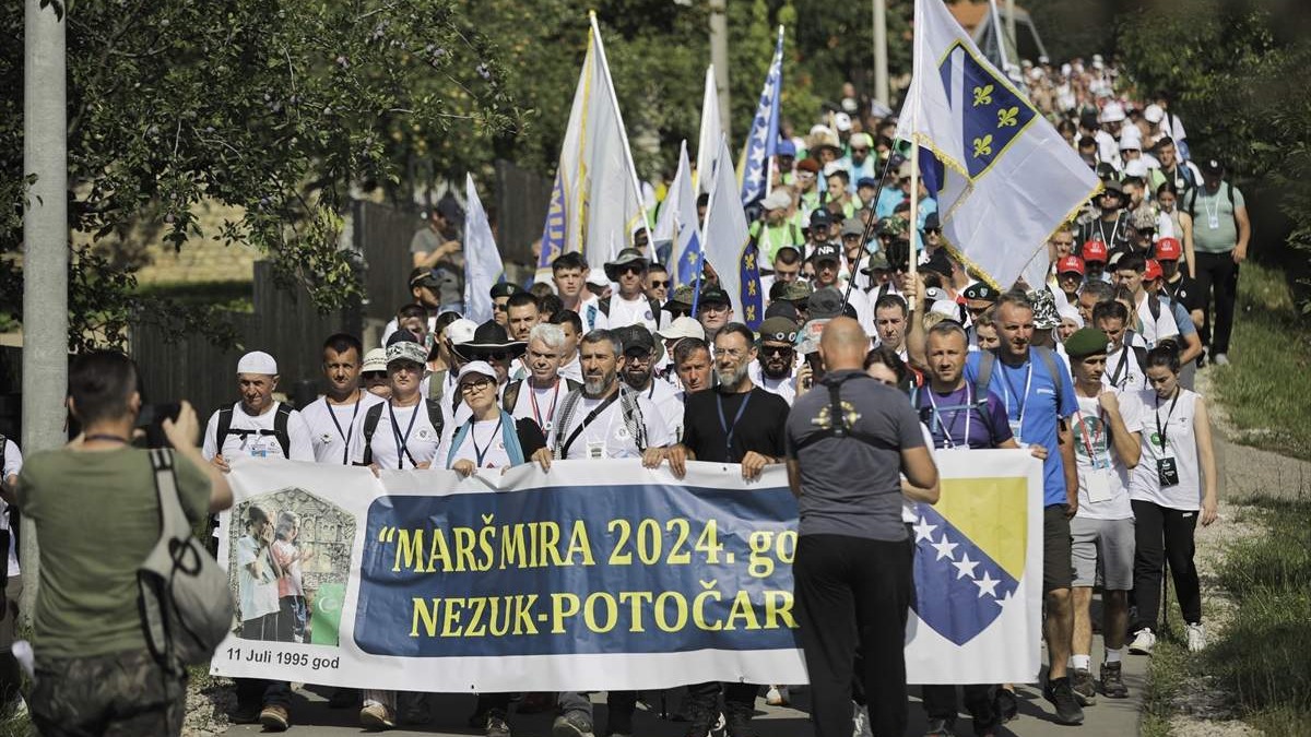 Iz Nezuka krenuo "Marš mira": Hiljade ljudi iz različitih dijelova svijeta odaju počast žrtvama genocida u Srebrenici