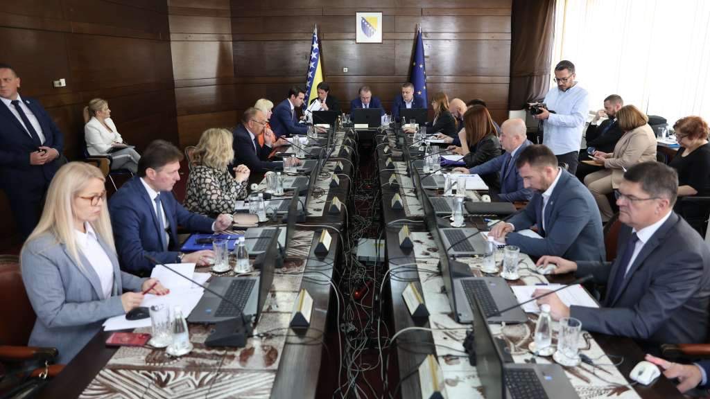 Vlada FBiH usvojila Informaciju o provođenju preporučenih mjera u uslovima ekstremno visokih temperatura