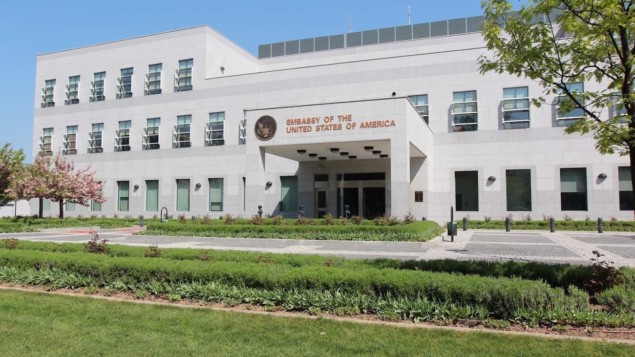 Ambasada SAD se oglasila o defileu vojnika u Prijedoru