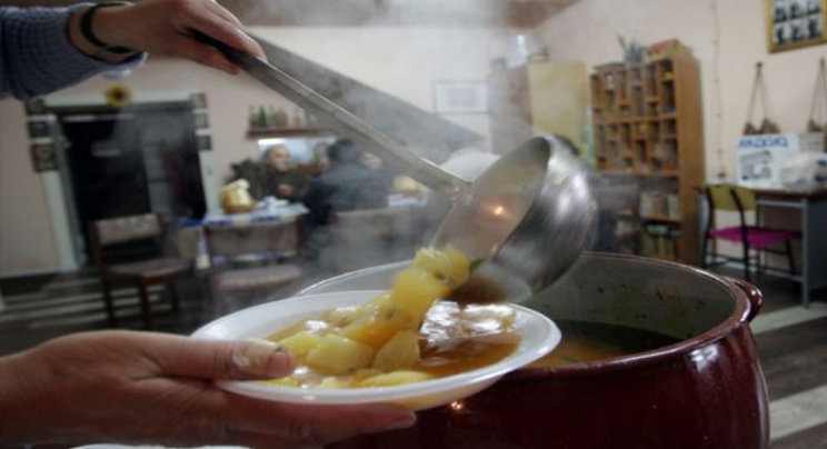 Narodna kuhinja u Zenici primorana da obroke dijeli bez hljeba