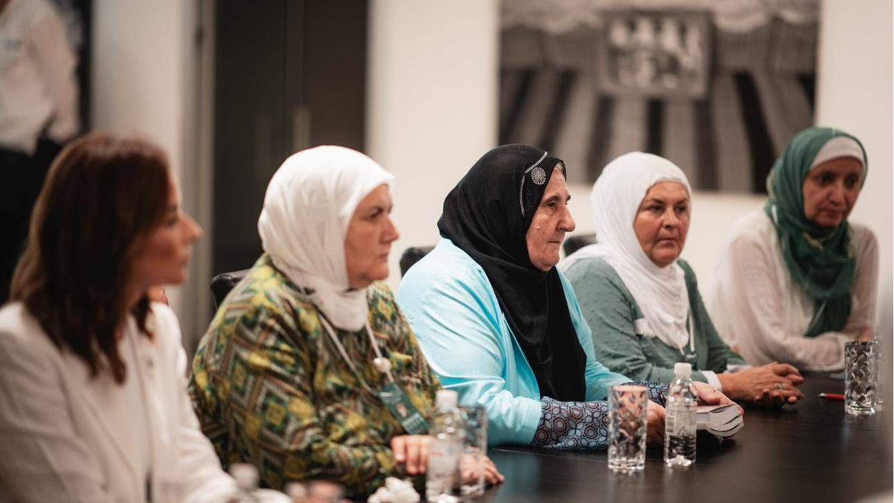Katarska ministrica Al-Khater s majkama Srebrenice: Nećemo vas zaboraviti