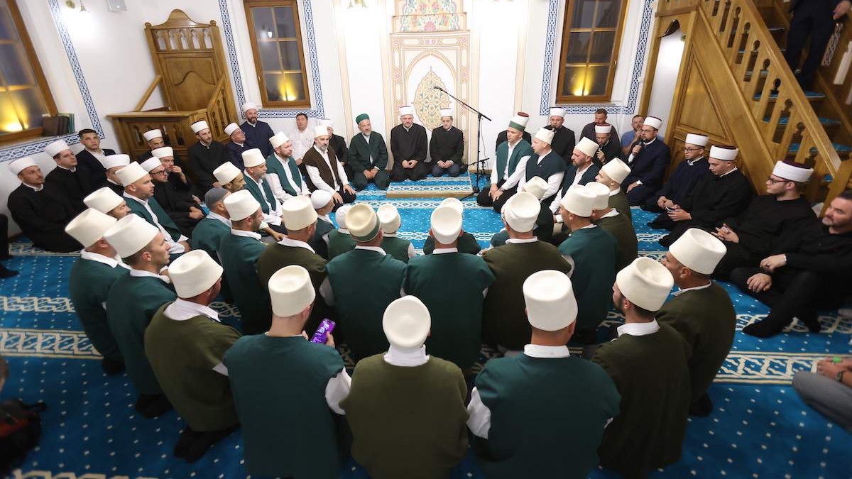 Uoči svečanog otvorenja Ahmed-age Krpića džamije mevlud i zikr (VIDEO)