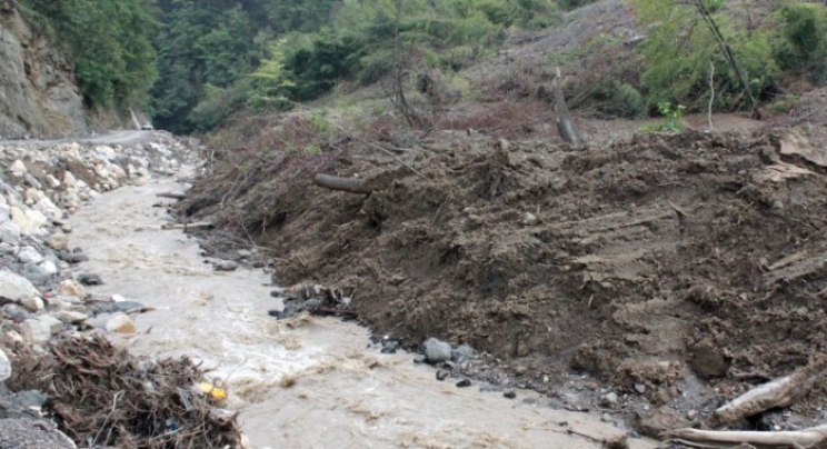 Vodostaj rijeka u opadanju, pojavila se nova klizišta