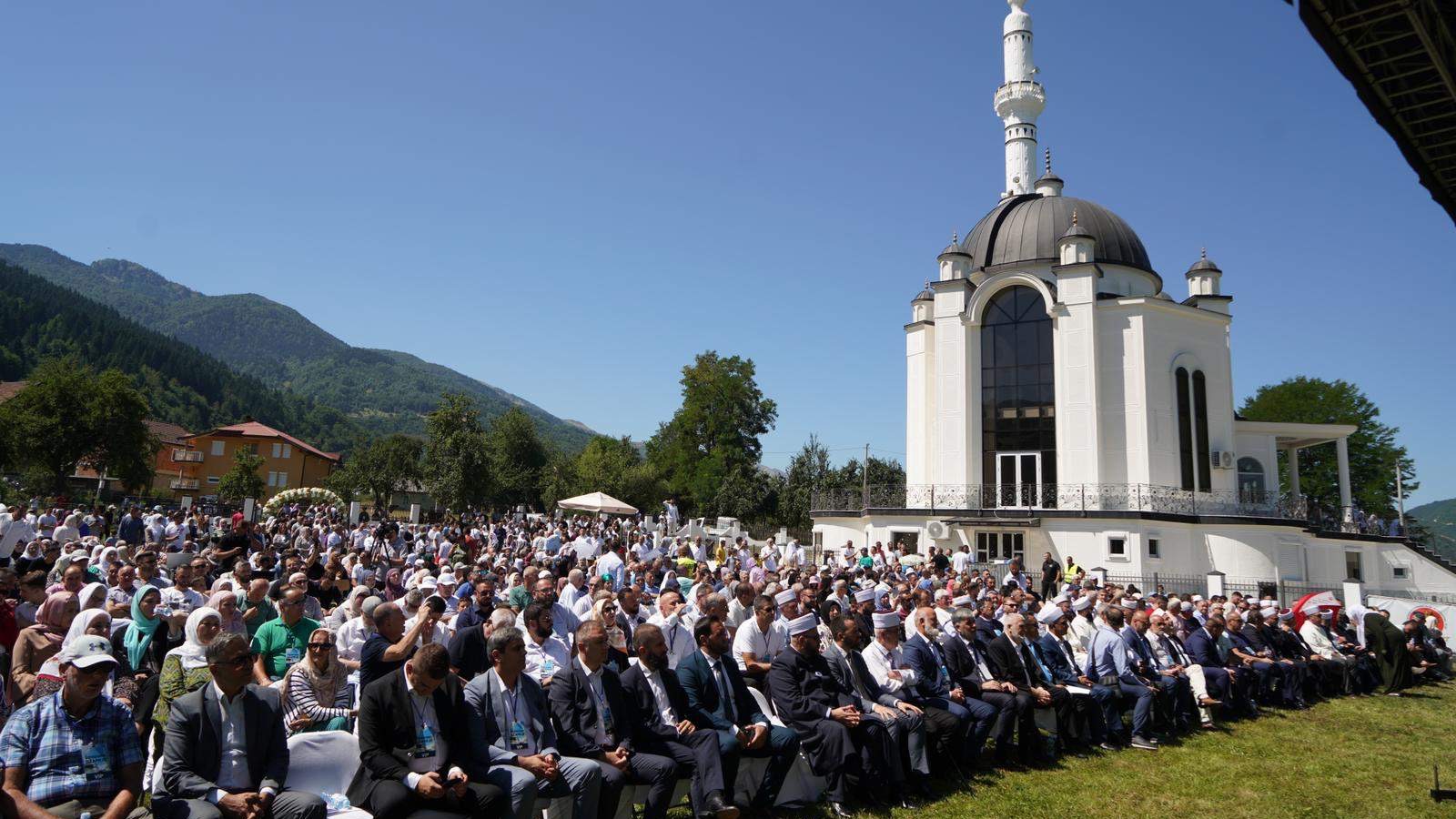 Otvoren Islamski centar - Šehidska džamija u Vojnom selu nadomak Plava