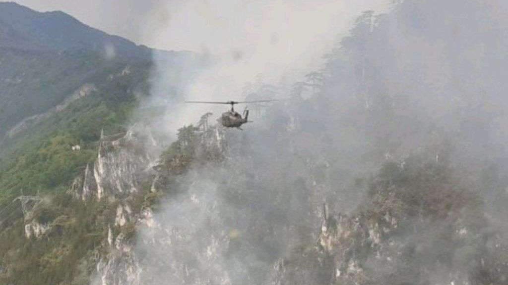 Požar na Vrtaljici iznad Konjica od jutros gase helikopteri OSBiH