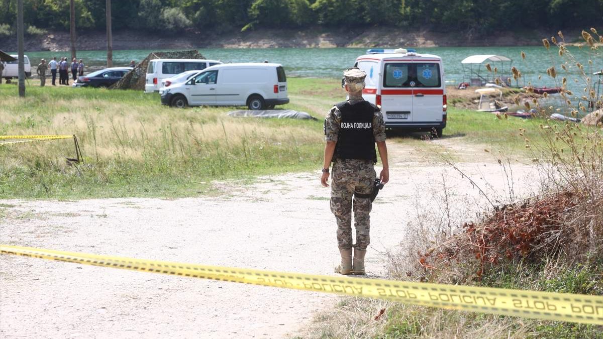 Ministarstvo odbrane: Helikopter OSBiH pao u Jablaničko jezero, posada nije životno ugrožena