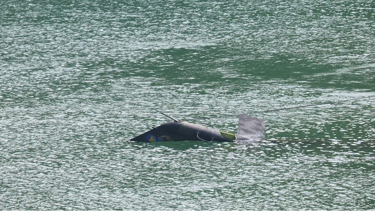 Olupina helikoptera OSBiH izvučena na površinu Jablaničkog jezera