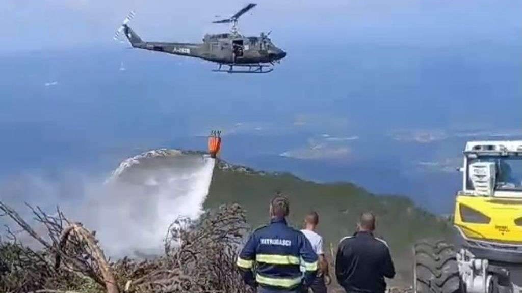 Helikopter OSBiH gasio požar na Bjelašnici