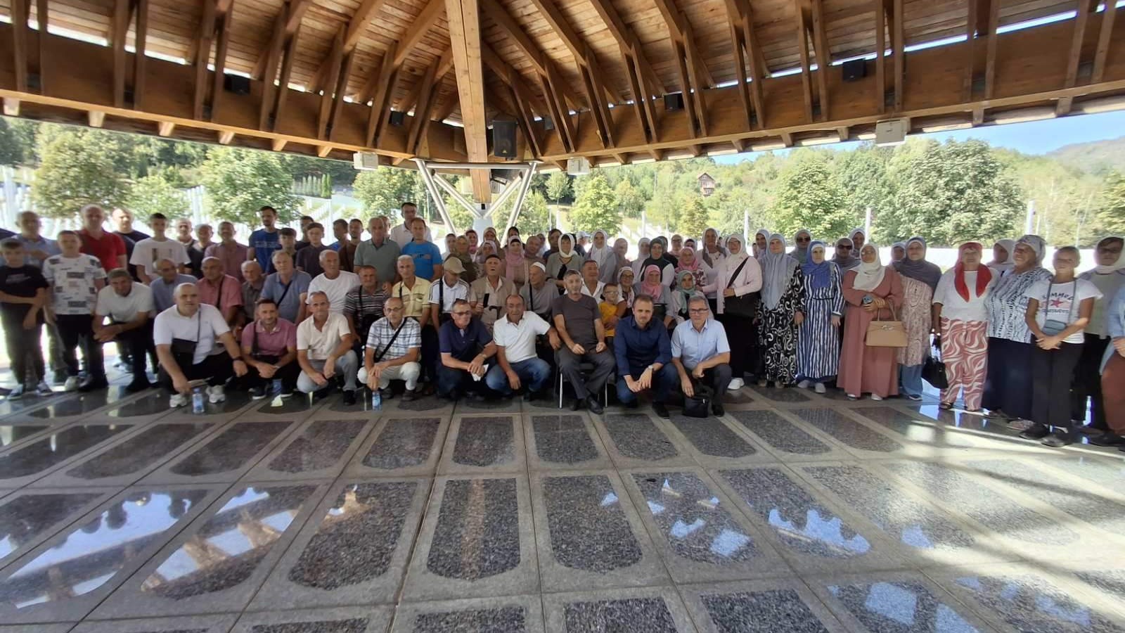 Posjeta tešanjskih džemata memorijalnom centru Potočari, Srebrenici i džematu Voljavica u Bratuncu