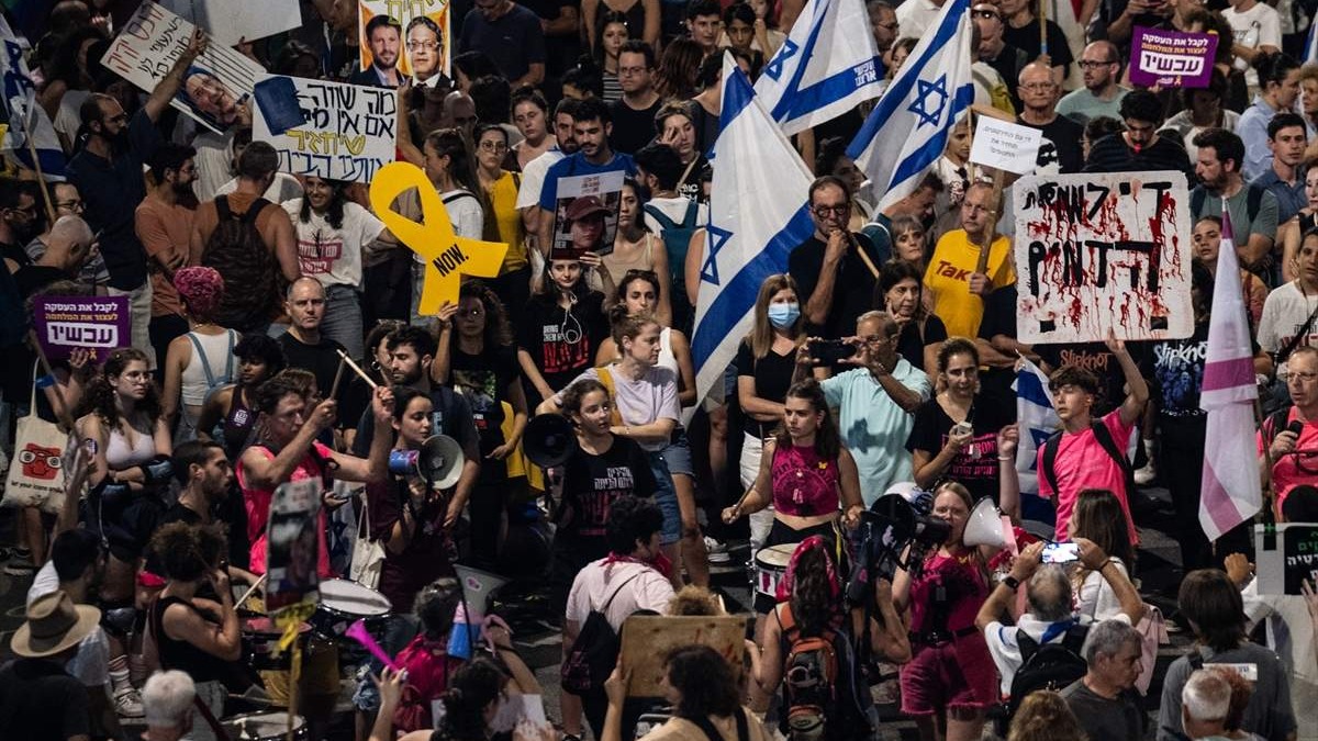 Nastavljeni protesti hiljada ljudi u Izraelu: Traže sporazum o prekidu vatre u Gazi