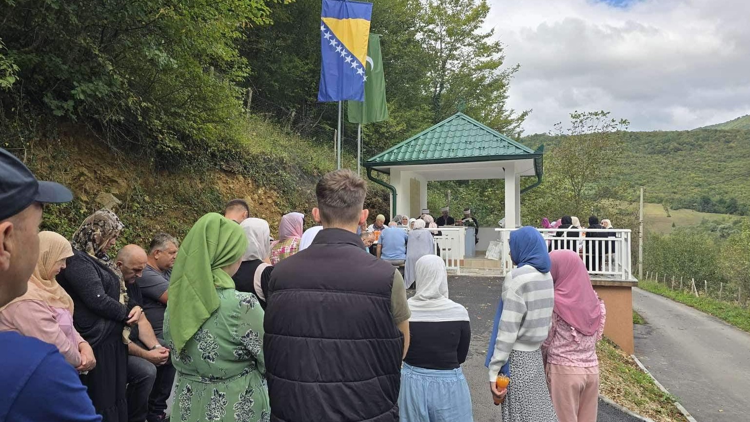 Obilježena 32. godišnjica zločina nad Bošnjacima Čerkazovića i Ljoljića u Jezeru