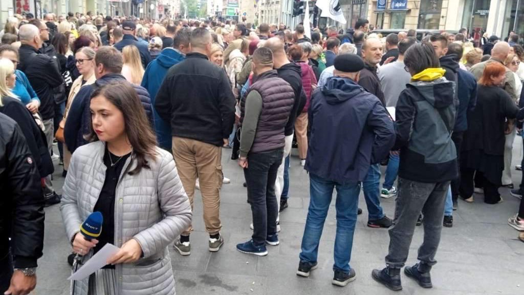 Sindikat radnika u zdravstvu Kantona Sarajevo organizirao protestnu šetnju u centru grada