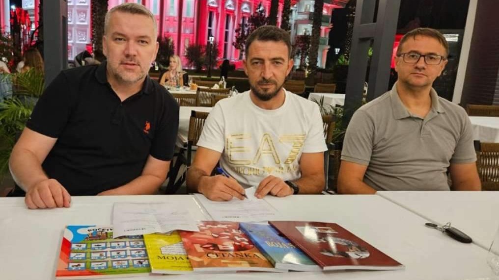 "Merhamet" obezbijedio udžbenike bosanskog jezika za bošnjačku djecu u Albaniji