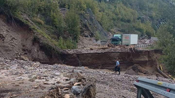 Dijelovi Jablanice odsječeni, u potpunom prekidu putna komunikacija