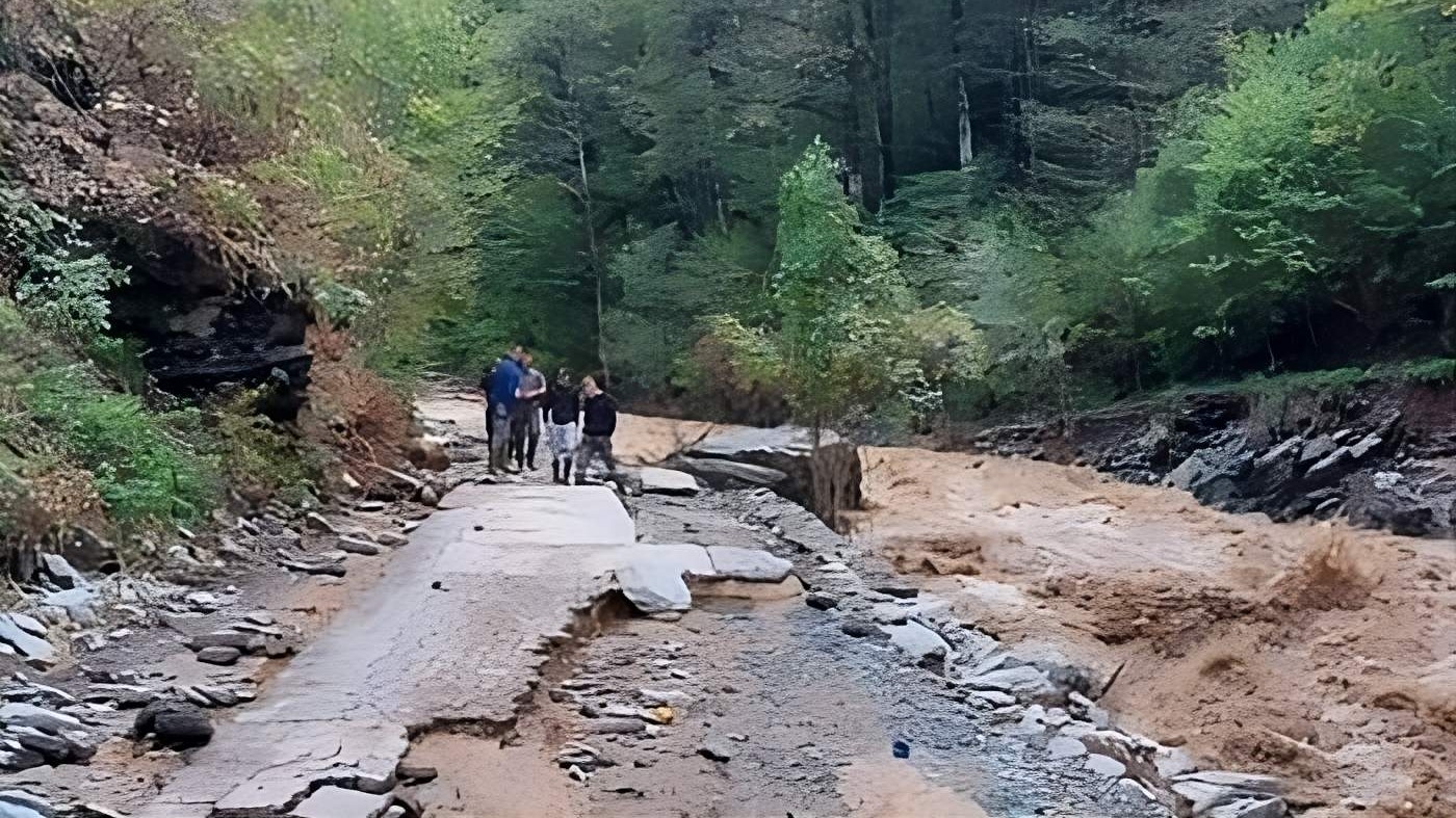 Fojnica: Prohodna glavna saobraćajnica, poplavljena džamija u Lužinama, obližnje greblje, mesdžid u Nadbarama i dalje zatvoren put prema Dusini